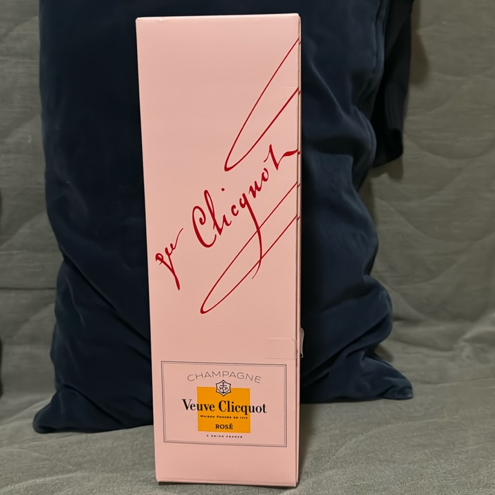 PINK VEUVE CLIQUOT ROSE BOX